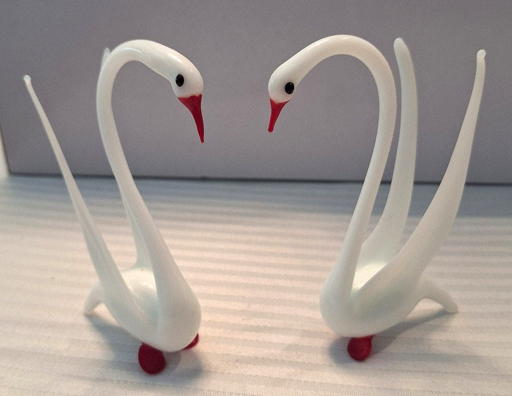 Vintage Hand Blown Art Glass White Swan Figurines Pair Red Beak Feet MCM